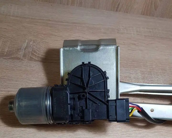 Привод стеклоочистителя (трапеция с мотором) Газель, Бизнес (с электродвигателем БОШ) (оригинал)