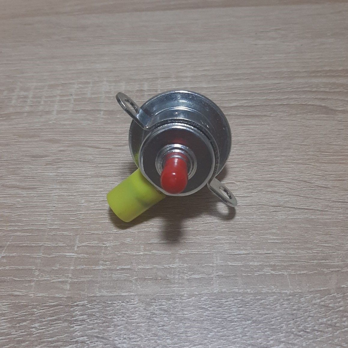 Клапан редукційний паливний УАЗ, Соболь, Газель,Волга ЗМЗ 406,405, 409 (хомут) (406.1104058-12,-02) (вир-во ДК)